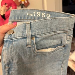Cropped Gap jeans